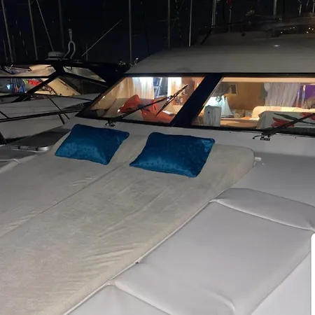 Golfe-juan Yacht Hotel na wodzie *